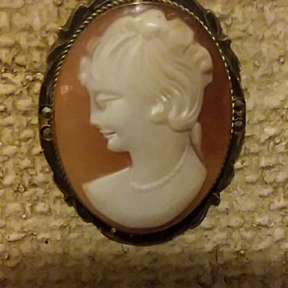 Beautiful Handcarved Victorian Shell Cameo